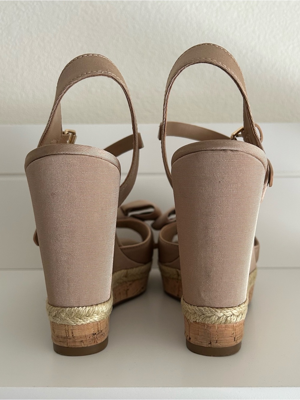 Tory Burch Penny Wedge Sandal (7.5) - Picture 4 of 9